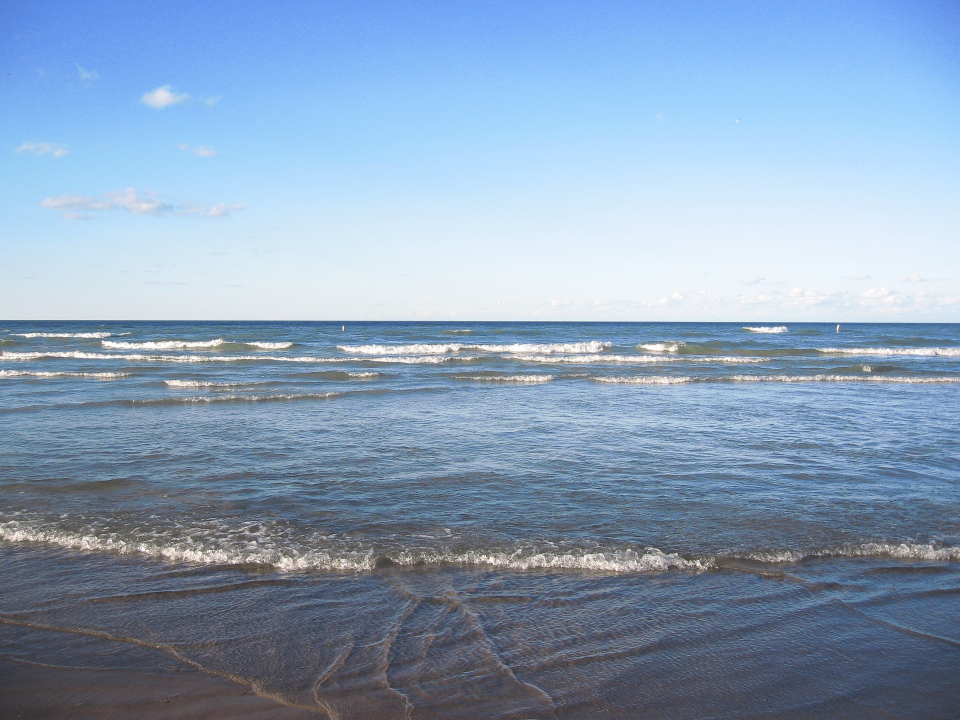 Lake Michigan Shoreline Image by 363730 from Pixabay